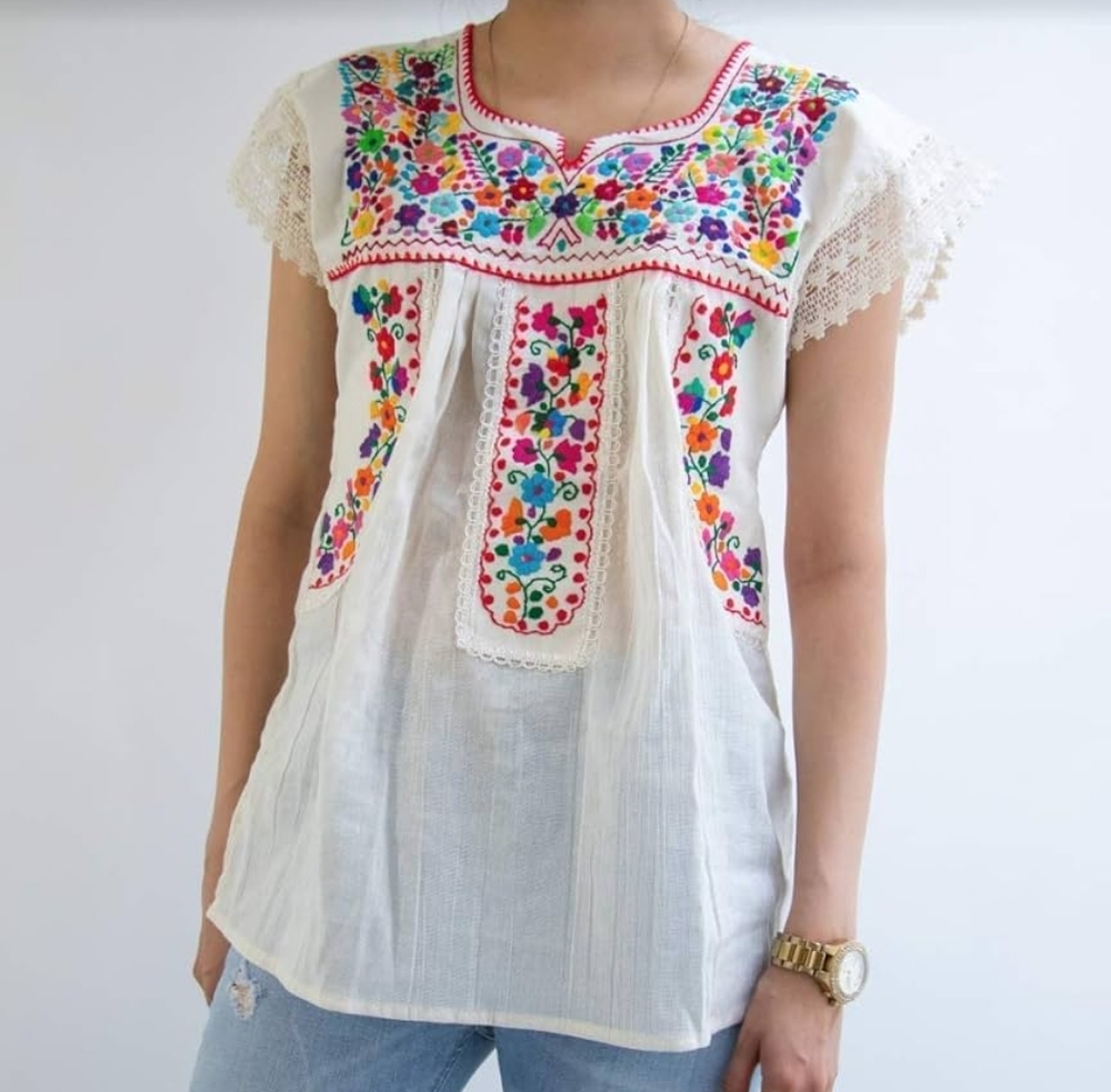 J. Marie White Blouse with Floral Embroidery Sz Medium